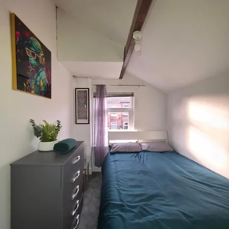 Aire St Large Group Fast A66 A19 Access Holiday home *