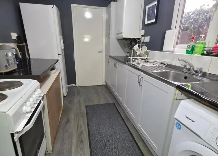 Aire St Large Group Fast A66 A19 Access Holiday home