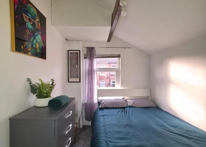 Aire St Large Group Fast A66 A19 Access Holiday home *